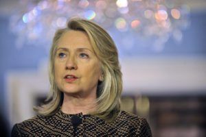 Hillary Clinton ønsker at India skal forsøke enda hardere å bremse importen av olje fra Iran. (Foto: Glenn Fawcett, Det amerikanske forsvarsdepartementet)