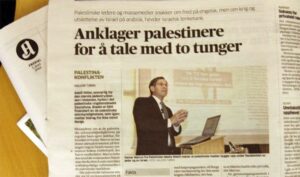 Aftenposten omtalte MIFFs nye bok Dobbeltspill, Sviket mot fredsprosessen på nesten en helside fredag 1. juni 2012. (Foto: MIFF)