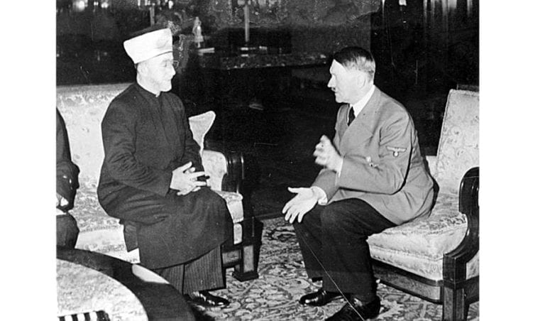 Mufti Haj Muhammad Amin Al-Husseini sammen med Adolf Hitler. (Foto: Heinrich Hoffmann, Das Bundesarchiv)