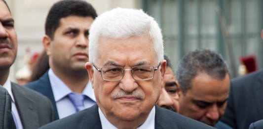 Mahmoud Abbas holder mulige etterfølgere på trygg avstand. (Foto: Olivier Pacteu / Flickr.com)