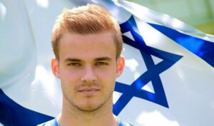 Fotballspilleren Hólmar Örn Eyjólfsson går fra Rosenborg til Israel. (Montasje: FIFA, MIFF arkiv)