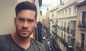 Imri Ziv håper å vinne Eurovision med låta "I Feel Alive". (Foto: Privat/Twitter)