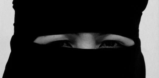 En muslimsk kvinne i Niqab (Foto: Edward Musiak, flickr)