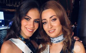 Miss Israel Adar Gandelsman (t.v.) og Miss Irak Sarah Idan poserte sammen. Det var det ikke alle som likte. (Foto: Instagram)